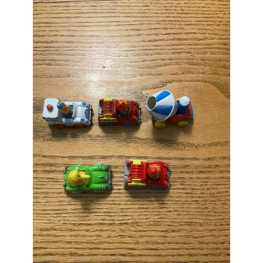Vintage Sesame Street Vehicle metal 5 Mini Figures Ernie Bert Big‎ Bird Elmo